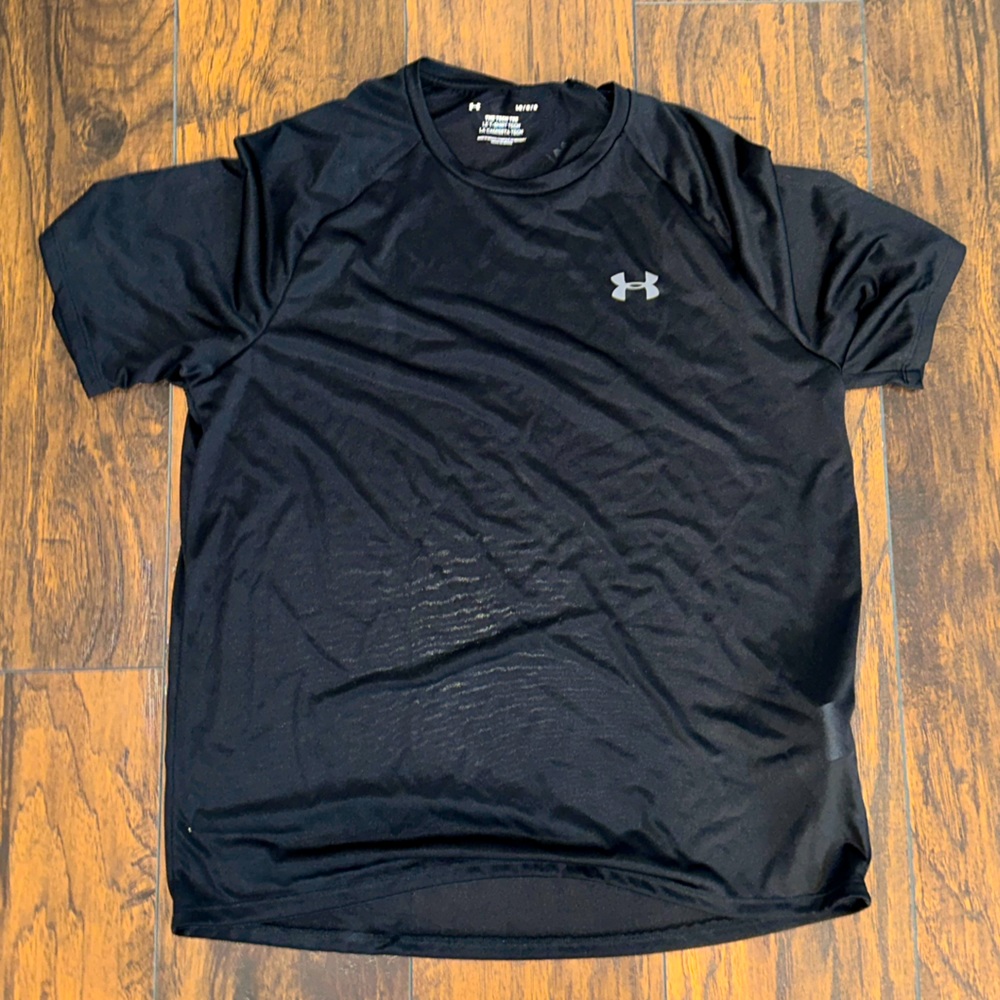 Men’s Underarmor Dry Fit T-shirt